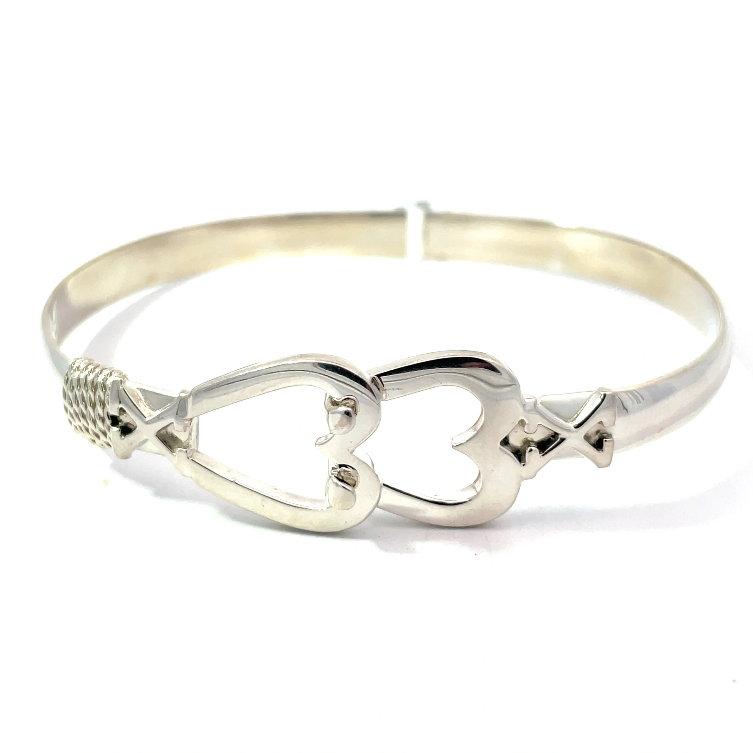 Luxurious sterling silver bangle, celebrating 20 years of wildwood destination. 6mm size 7.5, perfect for any special occasion.
