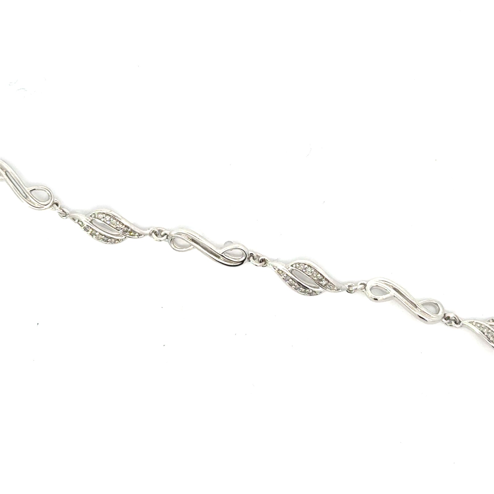 .jpg 10kt white gold diamond fashion bracelet with claw catch SI2, I tw 0.20cts