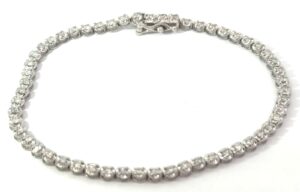 10kt white gold diamond tennis bracelet D tw 1.05cts SI2, I with foldover safety