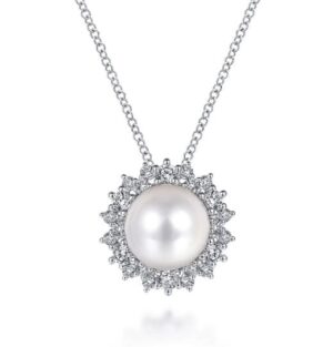 14kt white gold diamond cultured pearl and diamond halo pendnat D tw 0.09cts on cable chain 18"