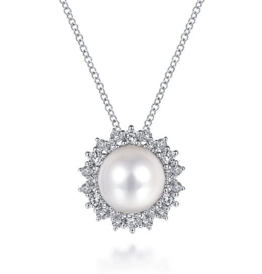 .jpg 14kt white gold diamond cultured pearl and diamond halo pendnat D tw 0.09cts on cable chain 18"