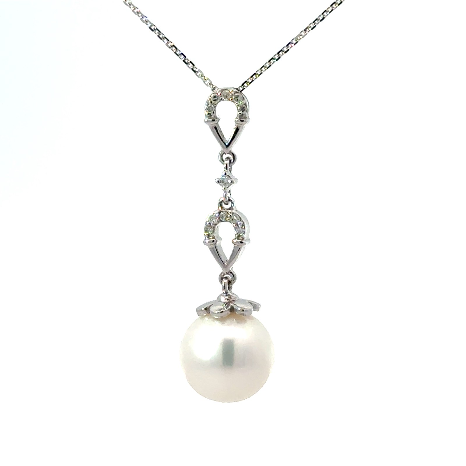 .jpg 14kt white gold diamond and cultured pearl dangle earring on diamond cut cable chain 18" D tw 0.05cts SI2, I color