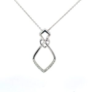 14kt white gold diamond fashion pendant with center heart D tw 0.12cts VS2/SI1, near colorless H 18"