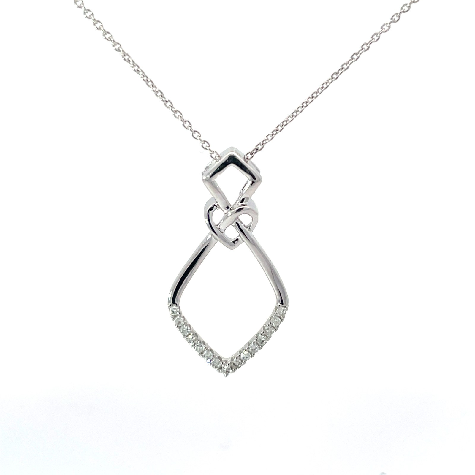 wg 14kt white gold diamond fashion pendant with center heart D tw 0.12cts VS2/SI1, near colorless H 18"