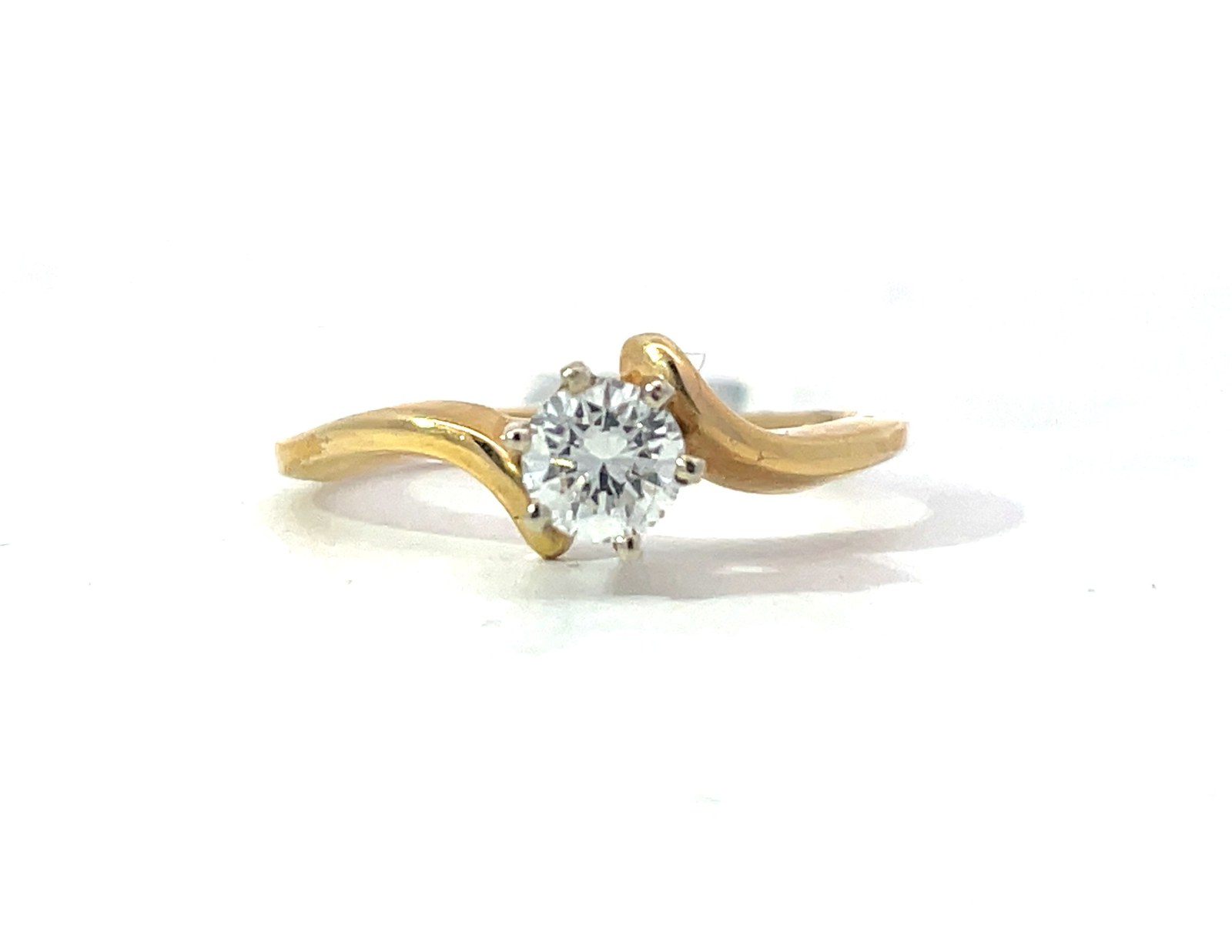 14kt TT diamond engagement ring. tw 0.34 pts VS2 clarity, G/H color