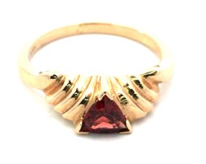 14 KT. YG TRILLION GARNET RING 5X5X5 TW 0.50 TRIANGLE