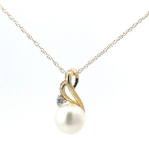 10kt yellow gold diamond and cultured pearl necklace on 18" chain