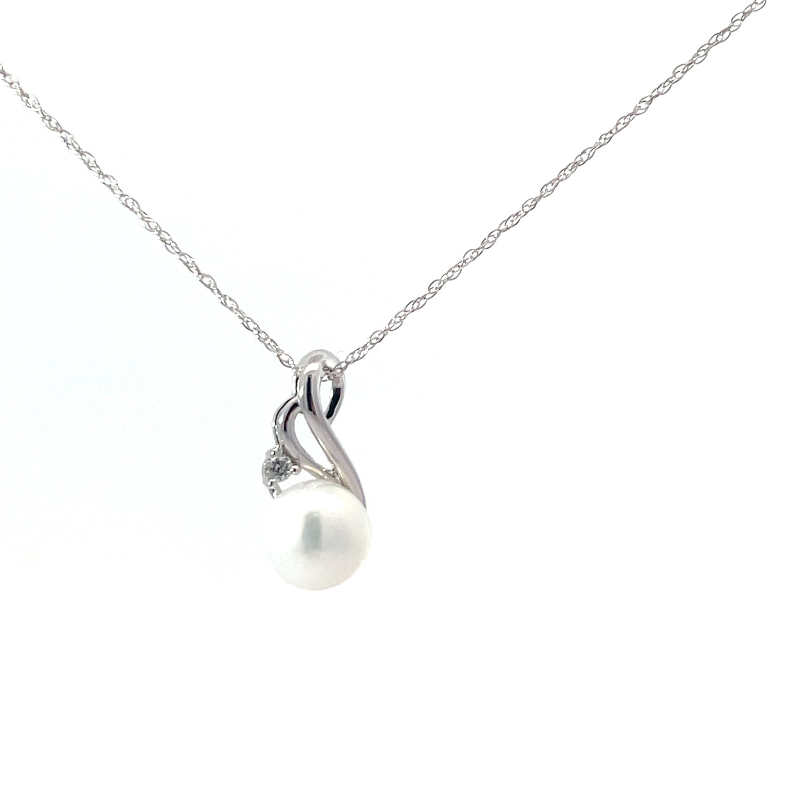 .jpg 10kt white gold cultured pearl and diamond pendant on machine made rope 18"
