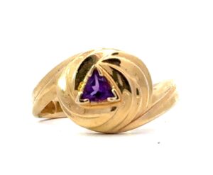 14KT YG AMETHYST RING, 1 PC 4X4X4 TRILLION AMETHYST TW 0.21 PTS