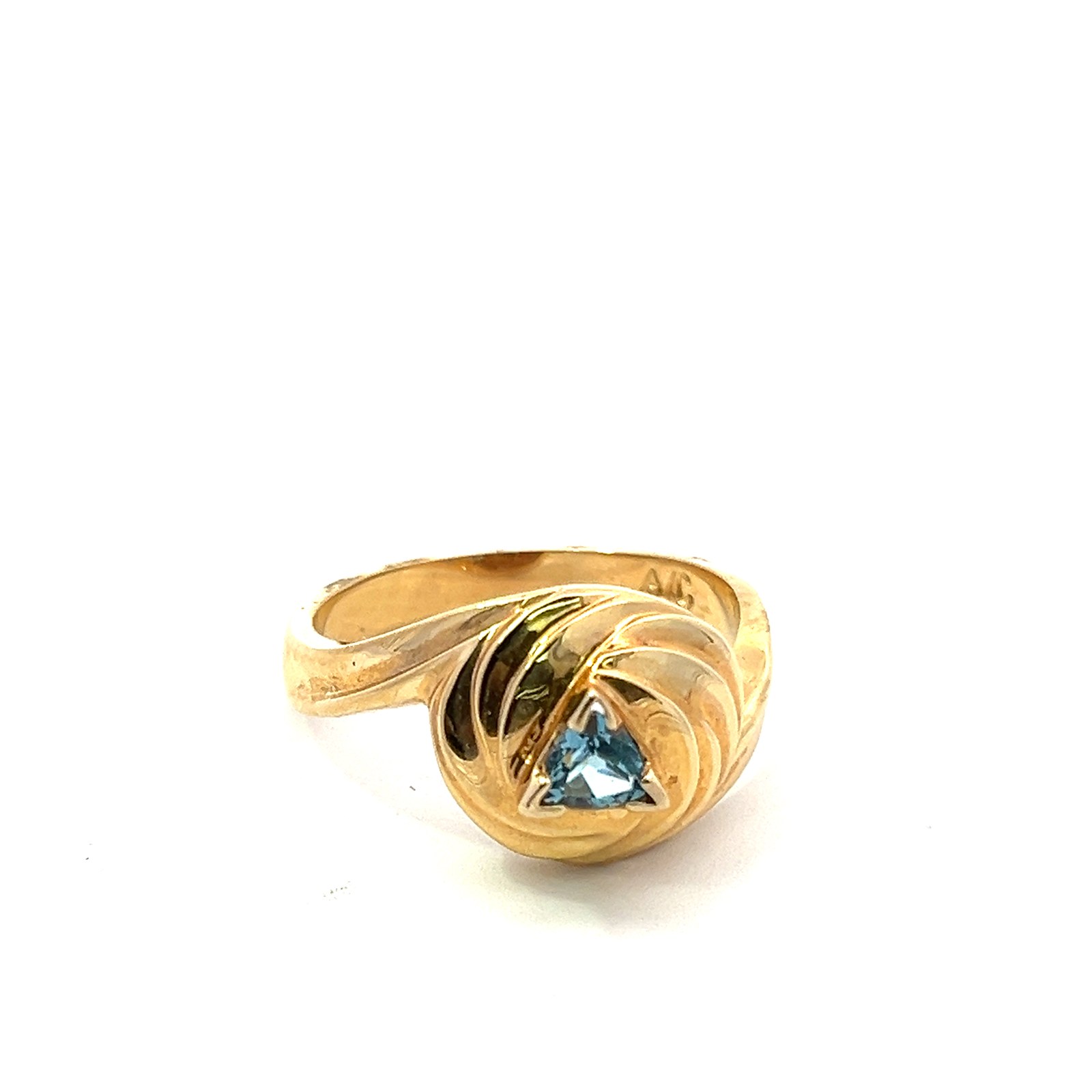 ol .jpg 14 kt. yellow gold blue topaz trillion 4x4x4 swiss blue topaz 0.23 pts