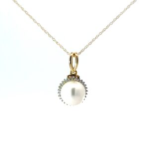 10kt yellow gold cultured pearl halo pendant D tw0.10cts SI3 clarity, near colorless J color on 18" chain