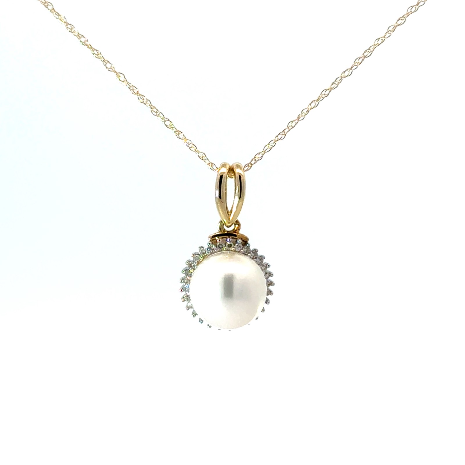 .jpg 10kt yellow gold cultured pearl halo pendant D tw0.10cts SI3 clarity, near colorless J color on 18" chain