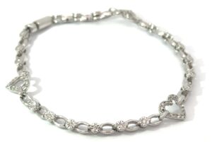 10kt white gold diamond heart bracelet D tw 0.50cts SI2/I1, near colorless I/J color