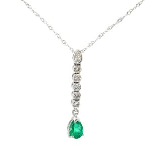 18kt white gold diamond and emerald pendant tw 0.16pts, E tw0.40
