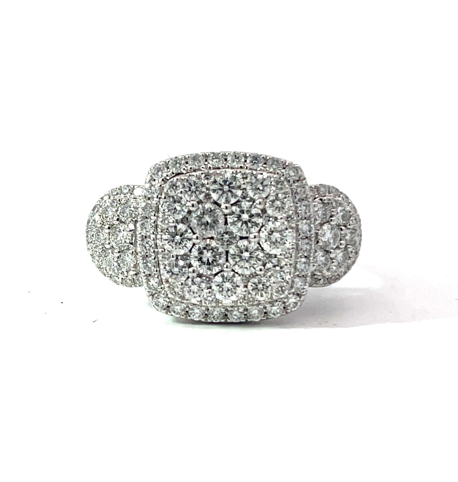 18kt diamond fancy cluster cushion halo ring. tw 1.23cts SI, G