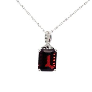 14kt white gold diamond and genuine garnet step cut G tw 4.97 D tw 0.04cts