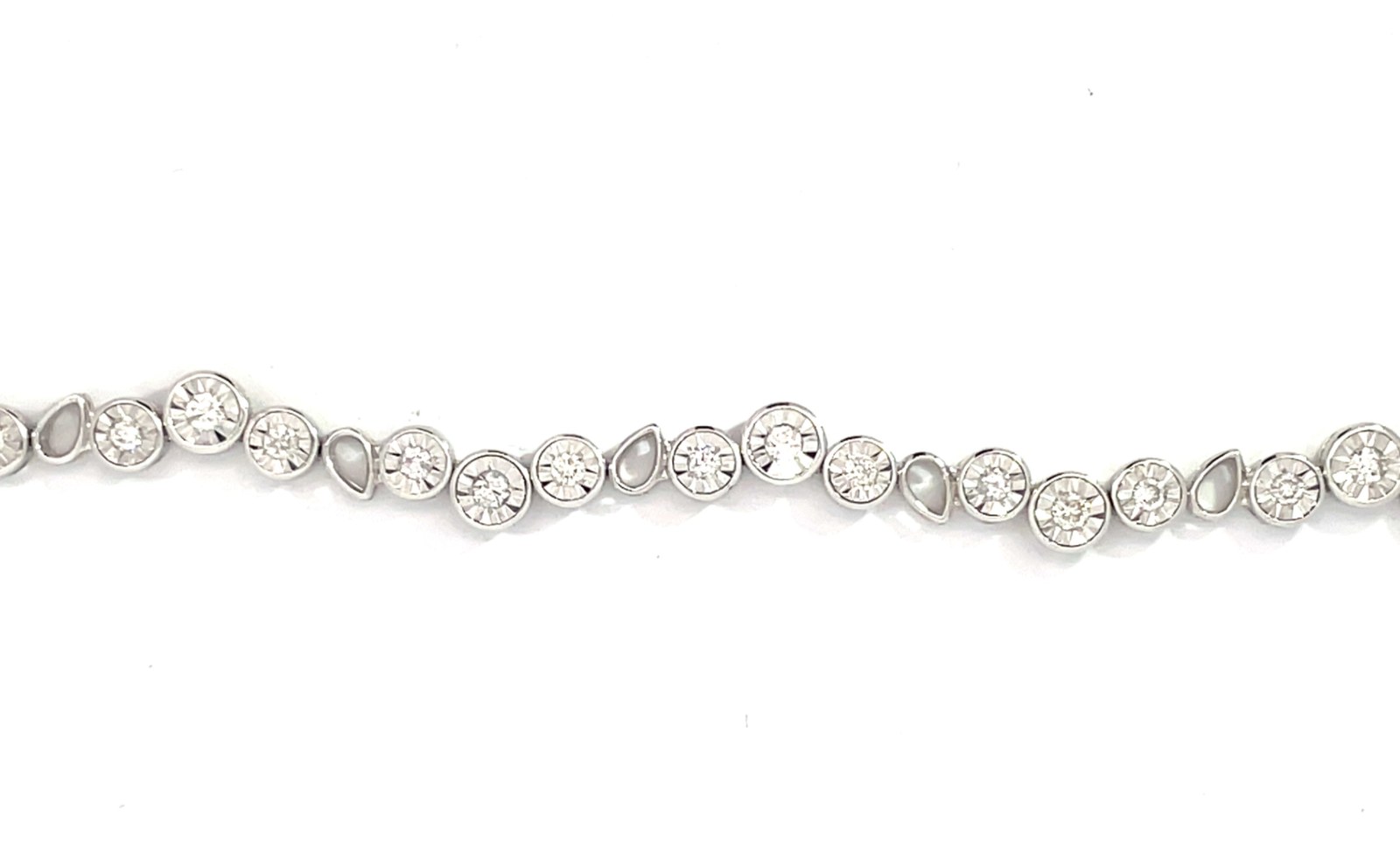 .jpg 14kt white gold diamond illusion circle diamond bracelet tw 1.48cts SI clarity, near colorless with hidden box catch and foldunder safety