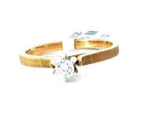 14kt diamond engagement ring tw 0.15 pts SI clarity, H color