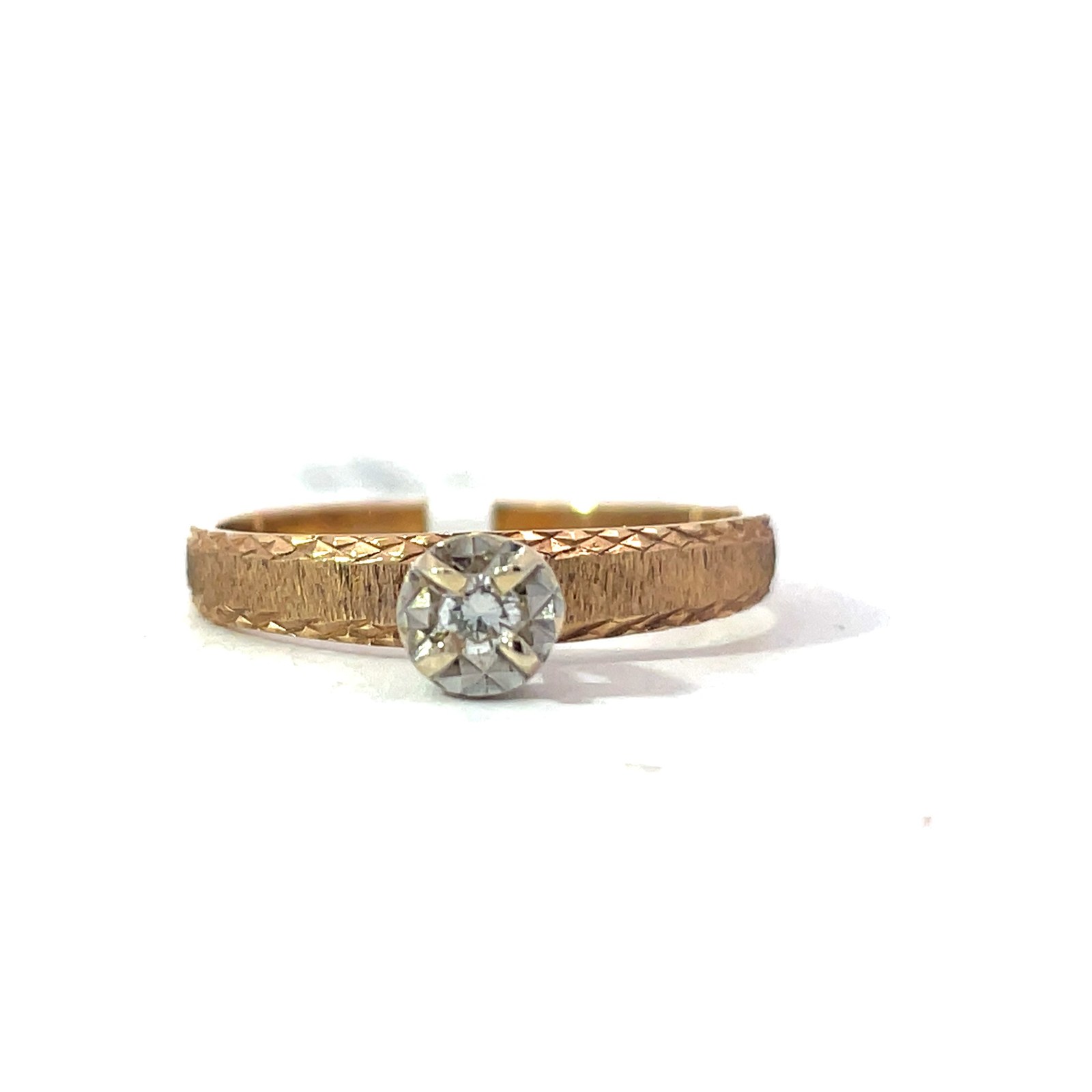 14kt y/g diamond engagement ring contains 1 rd diamond tw 0.05 pts SI clarity, H color