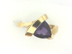 14KT Y/G TRILLIAN AMETHYST RING 1.35CT