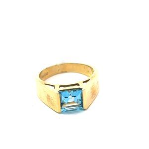 14 KT. Y/g RING WITH BLUE TOPAZ 1.75 CT STEPCUT 6.5MM