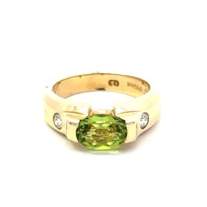 14 kt yg ladies peridot ring 1.40 peridot 8x6 .13 pts SI2 - near colorless H color diamonds
