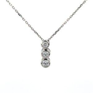 18KT W/G 2 3 STONE DIAMOND PENDANT 32 PTS SI1/ G
