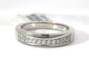 14kt w/g diamond band, 23 rd diamonds tw 0.18 pts SI clarity, H color
