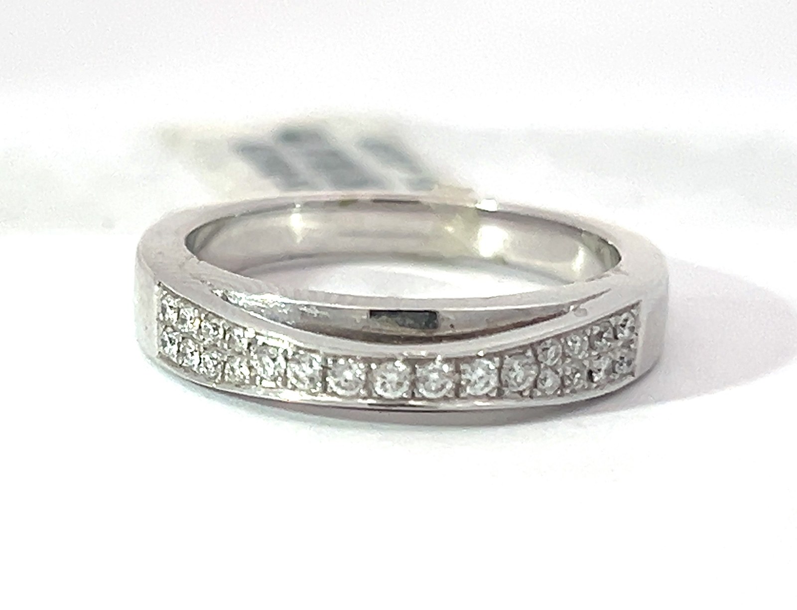 AW 14kt w/g diamond band, 23 rd diamonds tw 0.18 pts SI clarity, H color