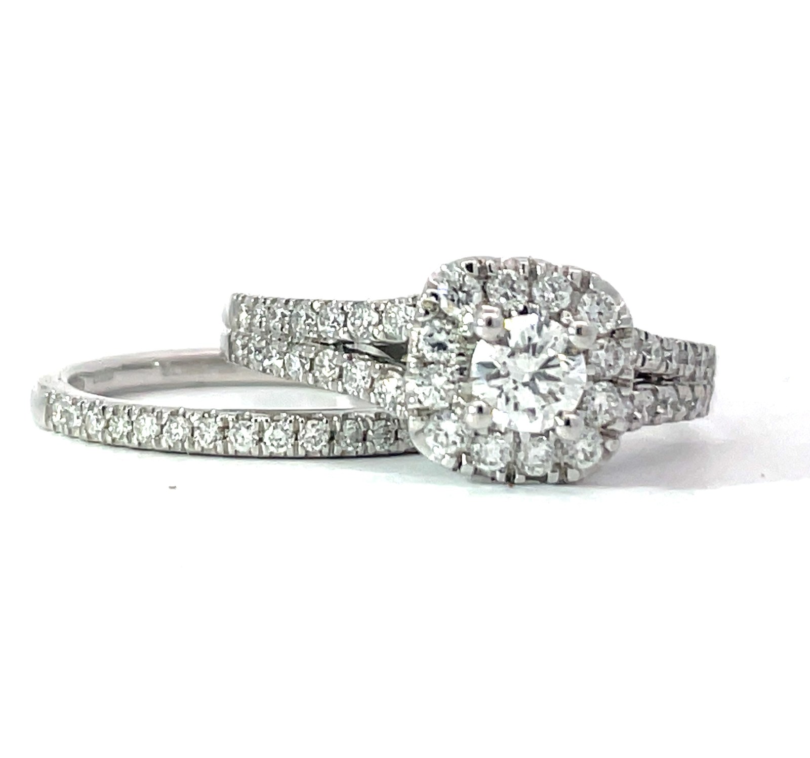 B 14kt white gold diamond bridal set with cushion tw 1.00cts SI1, near colorless H