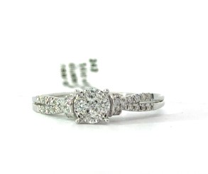 14kt white gold diamond cluster ring D tw 1/4ct SI2, near colorless I