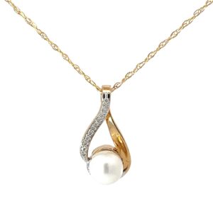 14kt yellow gold diamond and pearl pendant D tw 0.10cts 6mm cultured pearl SI, H color on machine made rope 18"