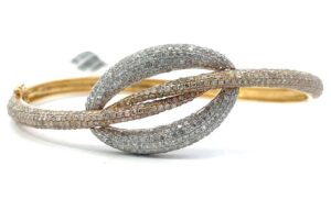 14kt tri colored pave diamond fashion circle bangle tw 3.82cts SI1/SI2, I with foldover safety