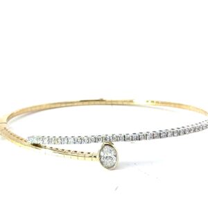 14kt white gold diamond fashion flex bangle oval D tw 0.40 tw 0.97cts SI clarity, near colorless H color with foldover safety