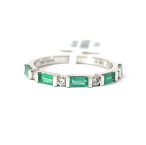14kt white gold diamond and emerald band tw 0.12cts SI, near colorless H color