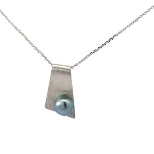 sterling silver freshwater grey pearl pendant on diamond cut cable chain 18"