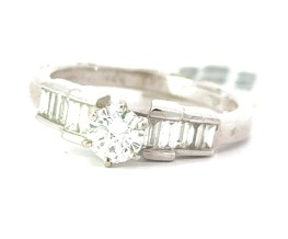 14KT W/G BAGUETTE & RD DIAMOND ENG RING CENT.41, TW .76 SI3/H