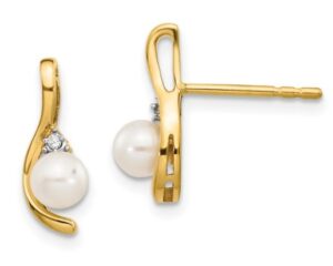 14kt yellow gold fresh water cultured pearl and diamond earring