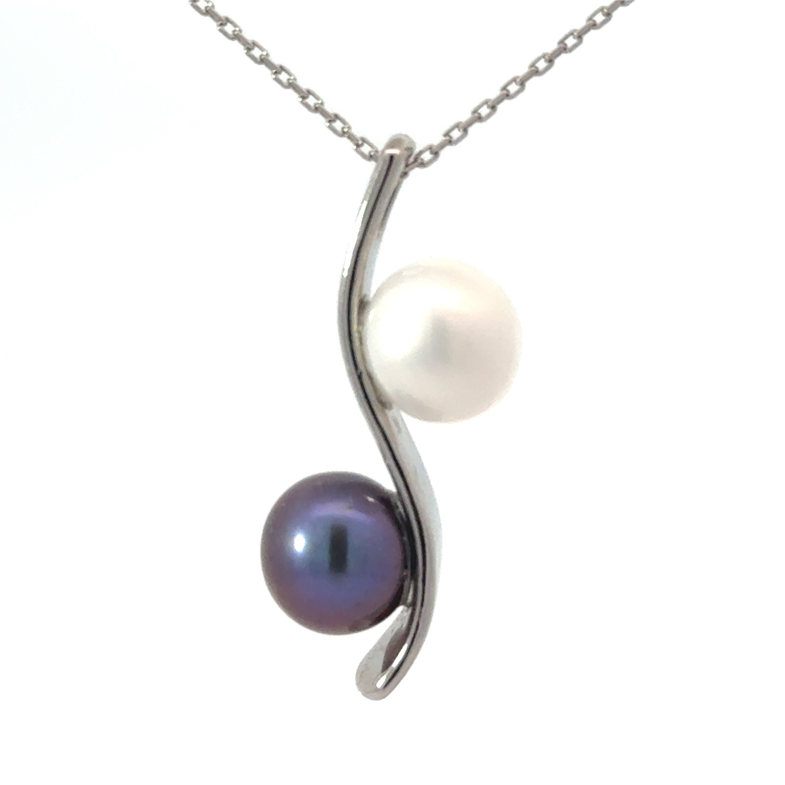 blk white .jpg Sterling Silver black and white freshwater pearl twisted pendant on dc link 18"