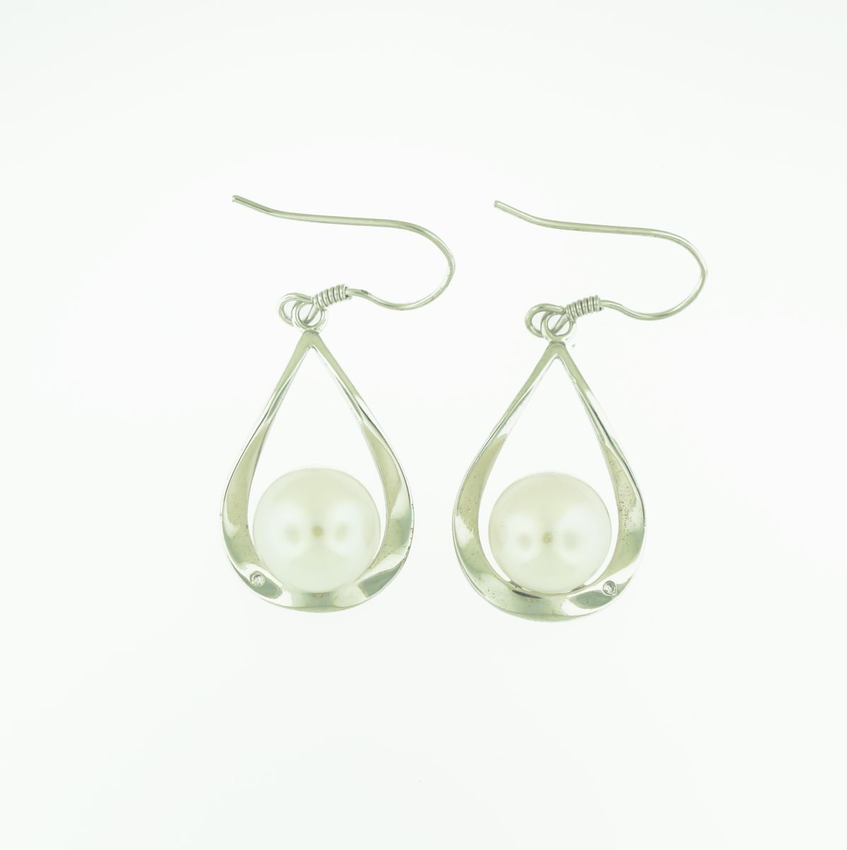 Sterling Silver rhodium plated dangle freshwater white pearl dangle earring on fish hooks