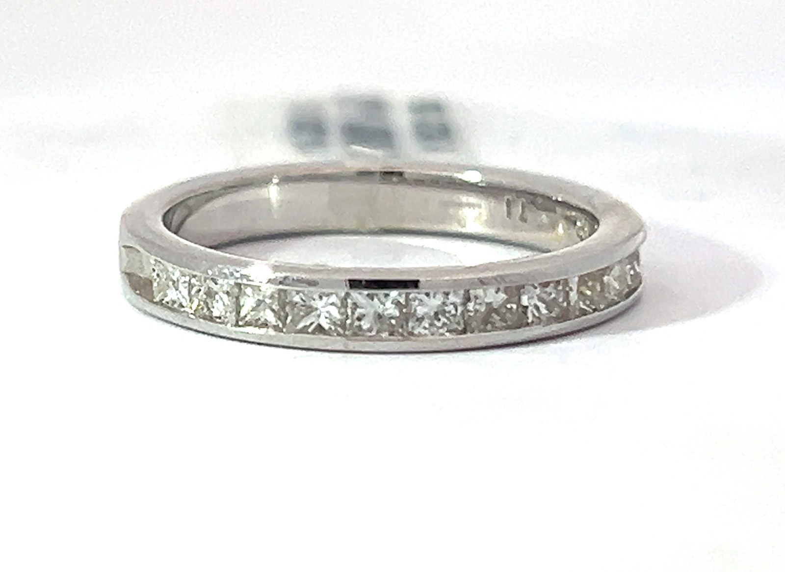 wbpr 14 KT W/G DIAMOND BAND W/ 11 PRINCESS CUT DIA TW 0.75 CT SI CLARITY H COLOR