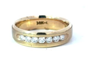 14kt yg brushed and shney diamond mans wedding band 7 rd diamonds tw 0.49 pts