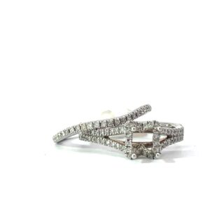 14kt w/g db row dia semi mount w/match dia band. 100 dia eng ring, 39 dia wed band tw 0.66 cts SI1, g/h