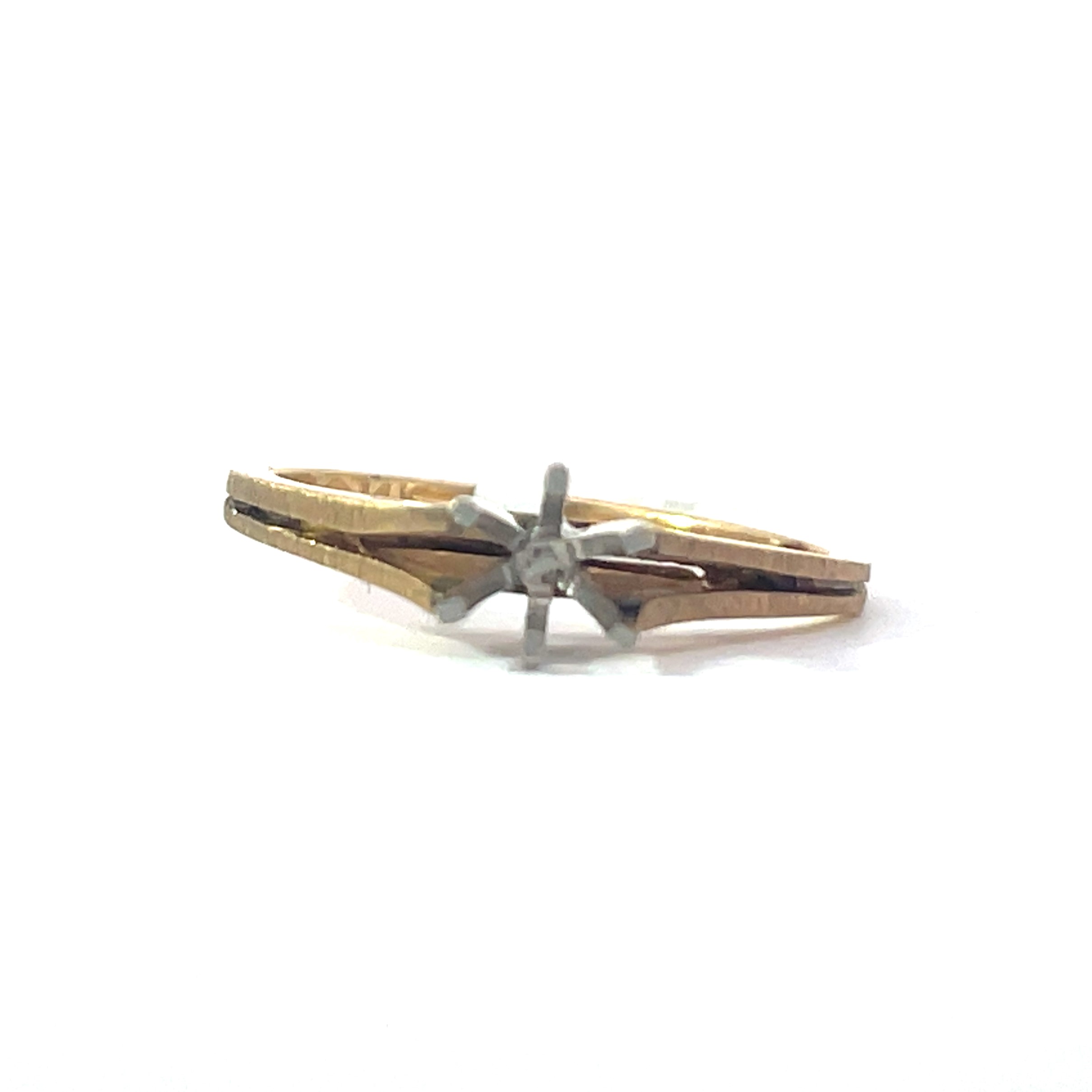.jpg 14KT TT SEMI MOUNT WITH 6 PRONG HEAD FOR A 0.35-.42 PT STONE