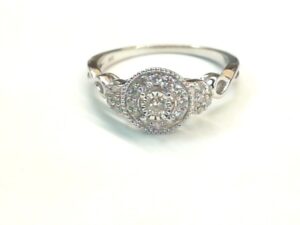 14kt white gold diamond halo eng ring D tw 0.25cts SI, G